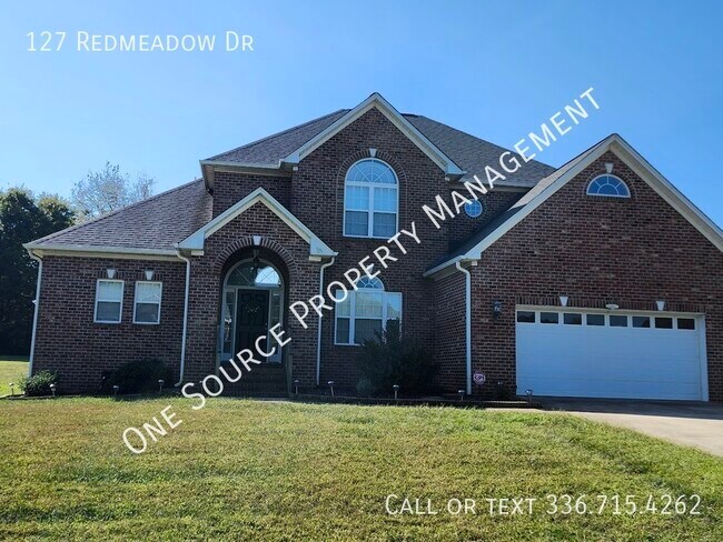 Foto del edificio - 127 Redmeadow Dr