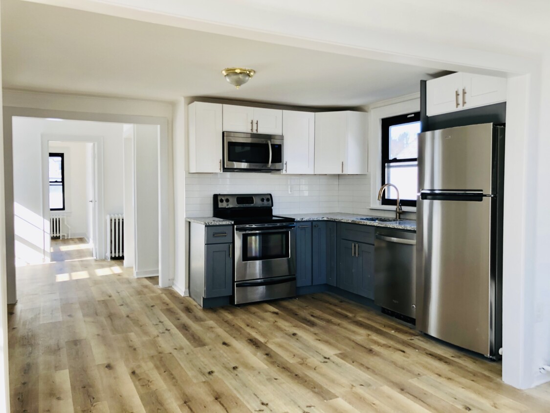 Living dining area - 113 Sterling Ave