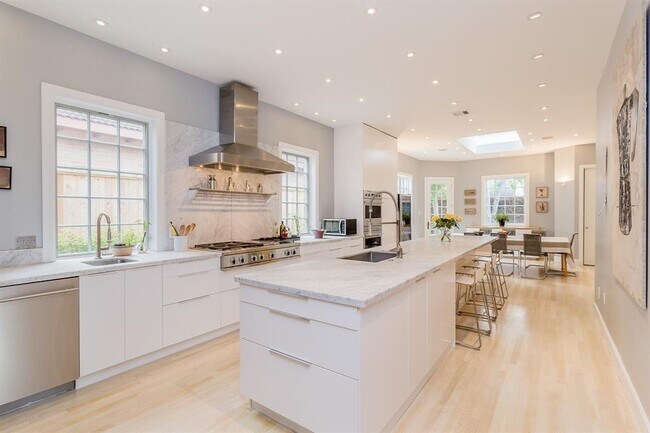 Foto del edificio - 3822 Overbrook Ln