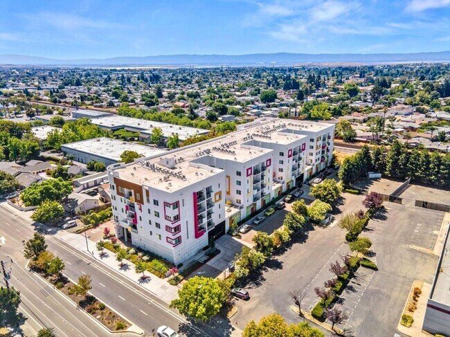 Foto del edificio - 42111 Osgood Rd