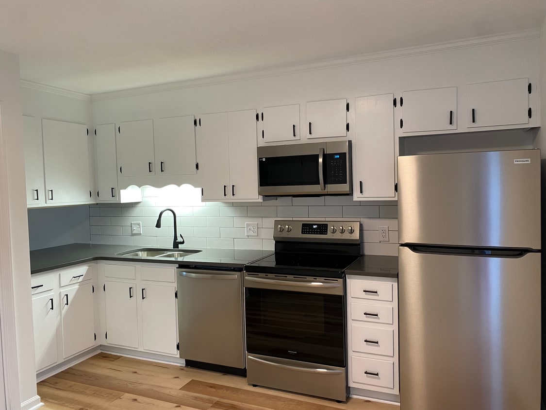 423 Franklin St, Mount Airy, NC 27030 Townhome Rentals in Mount Airy