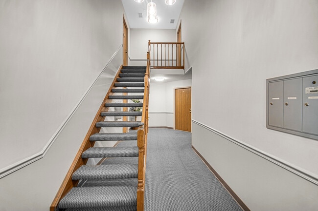 Building Photo - 607 Berkley Ct