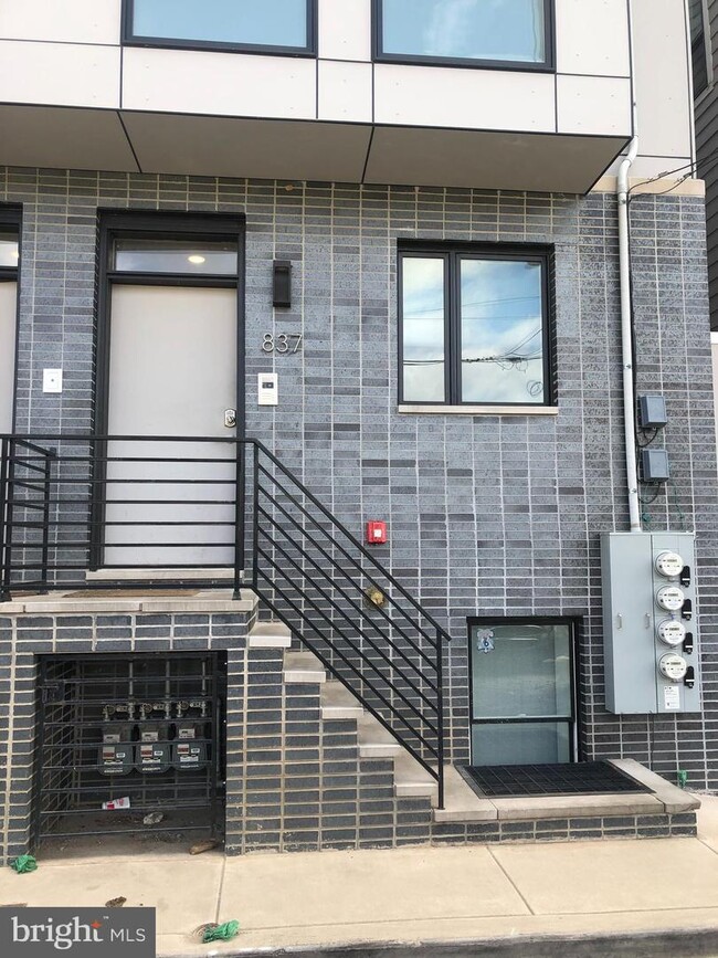 Building Photo - 837 Cameron St