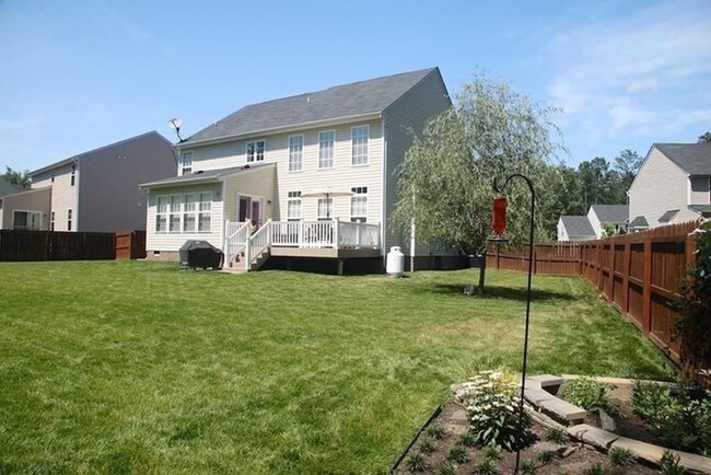 Building Photo - 5930 Kings Crest Dr