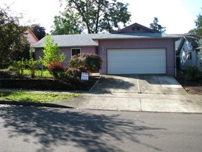 Building Photo - 5123 Vale Ct SE