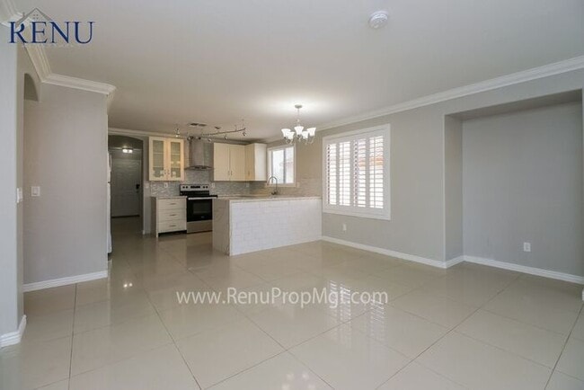 Building Photo - Holiday Special: 100% off your first month...