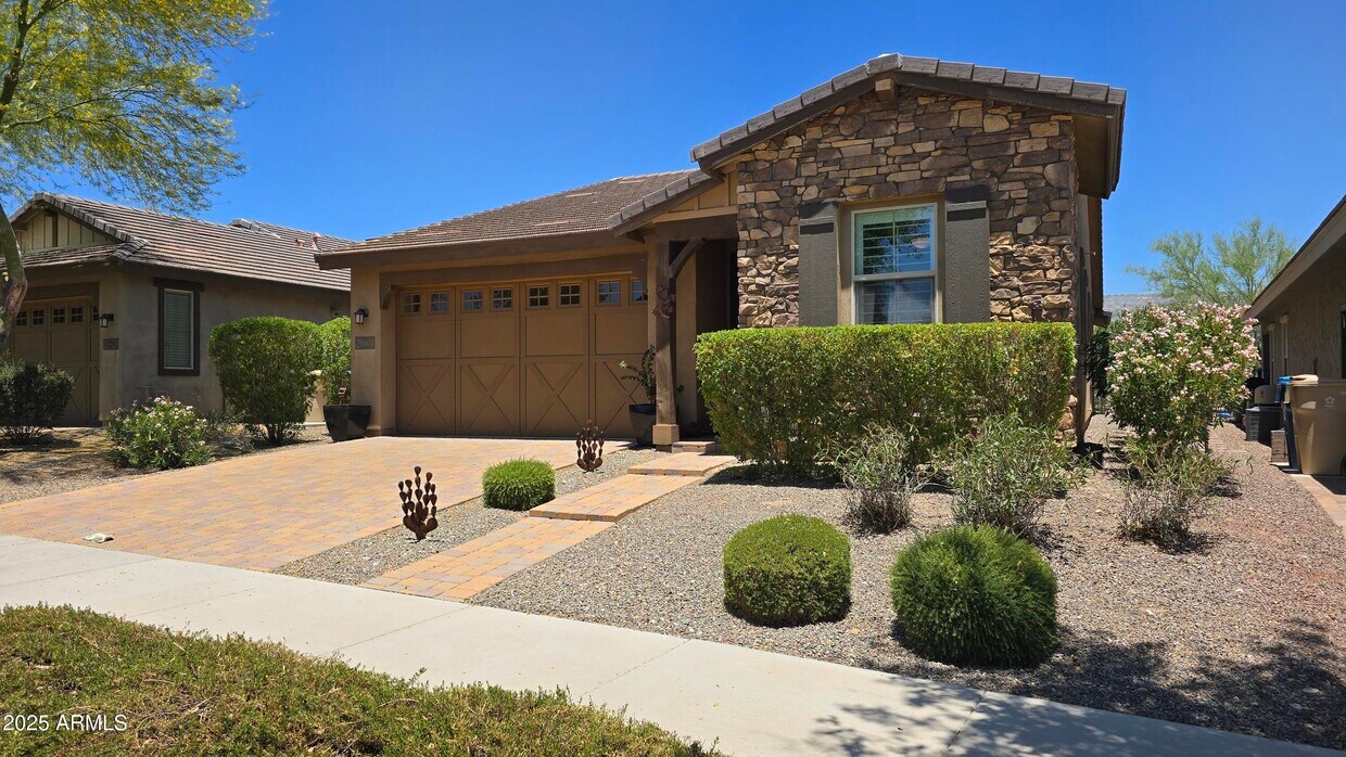 Primary Photo - 20804 W Meadowbrook Ave