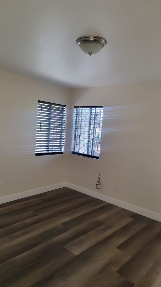 Foto del edificio - 14623 Larch Ave