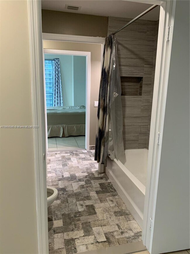 Foto del edificio - 60 SW 13th St
