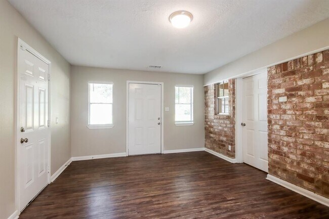 Foto del edificio - 1027 Baltic Ln