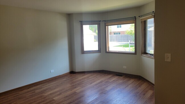 Foto del edificio - 104 Quail Dr