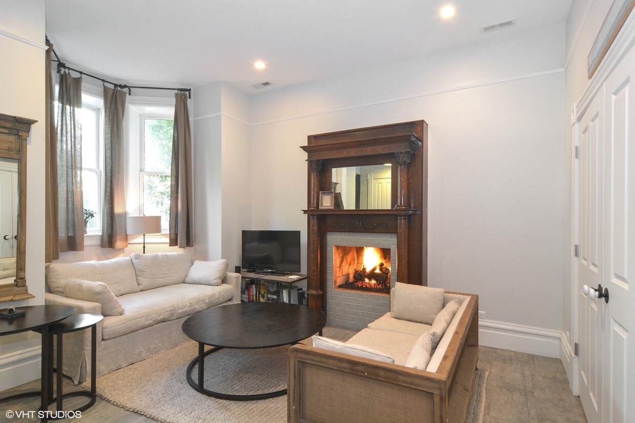 Living Room - 447 W Webster Ave