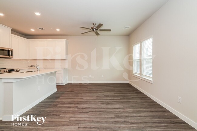 Building Photo - 18330 W Centro Cir