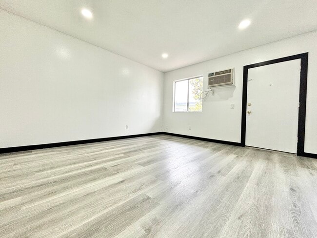 Building Photo - 8204 Langdon Ave