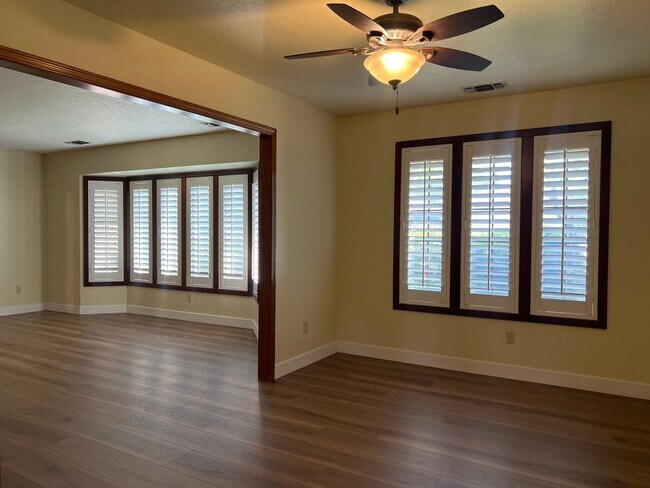 Foto del edificio - BEAUTIFULLY UPDATED 3 BEDROOM HOME!!