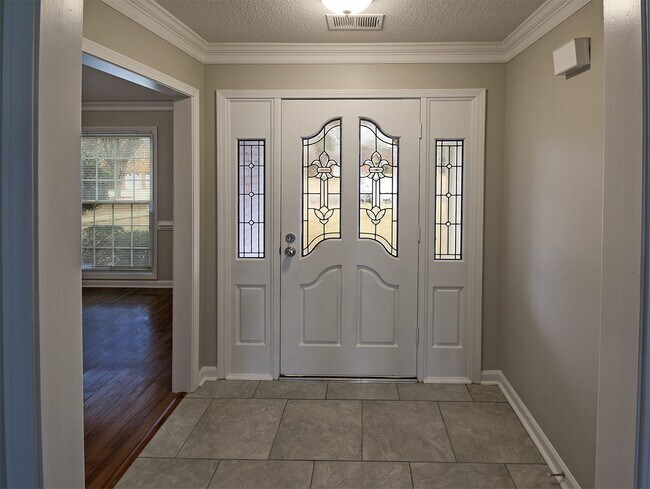 Foto del edificio - 3 bed, 2 baths on lake near Holmes and Riv...
