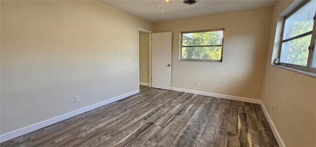 Building Photo - 1329 Fairfield Dr