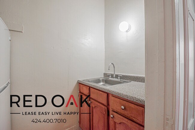 Foto del edificio - 246 S Kenmore Ave