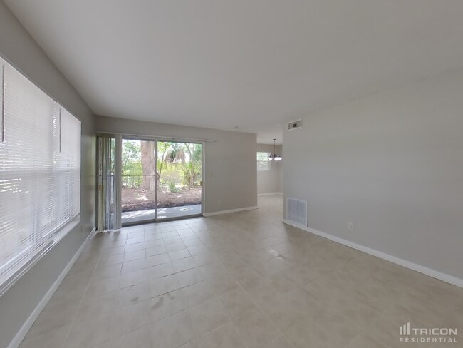 Building Photo - 10757 Hawaii Dr S