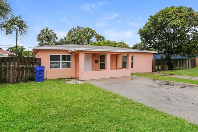 Building Photo - 705 NW 5th Ave