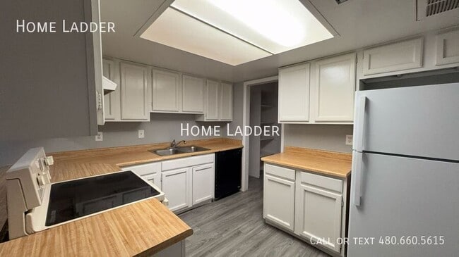 Foto del edificio - 3139 E Cicero St