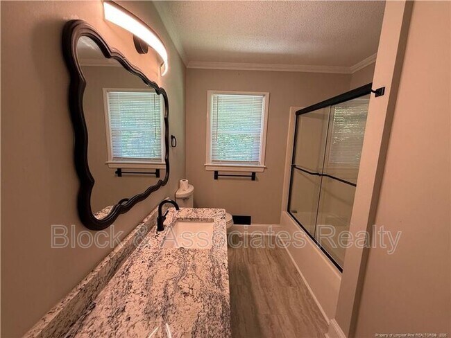 Building Photo - 907 Evans Dr