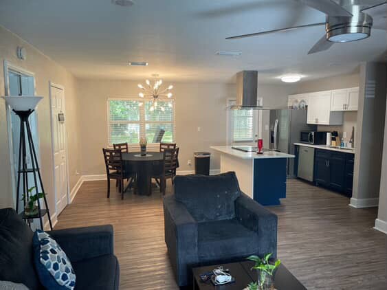 Foto del edificio - 2328 Skyland Dr