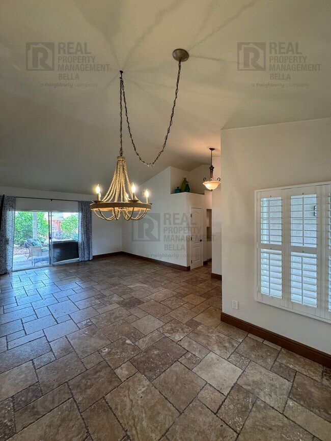Foto del edificio - Spacious & Stylish Living in the Heart of Lake Elsinore
