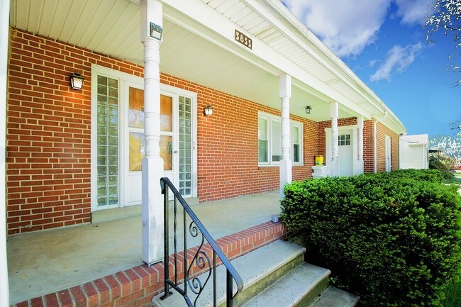 Building Photo - 3853 Quakerbridge Rd