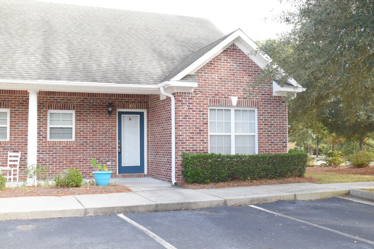 200 Eucalyptus Ln, Wilmington, NC 28412 Townhome Rentals in