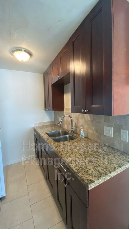 Foto del edificio - 1127 W 28th St