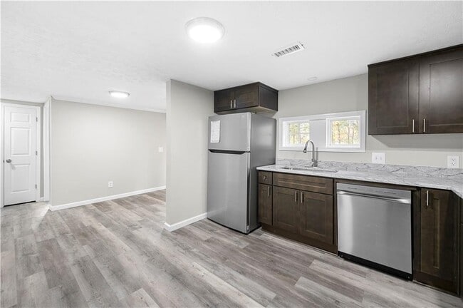 Building Photo - 5955 Kemp Dr
