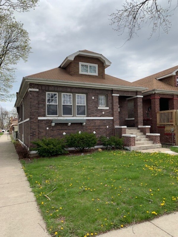 Primary Photo - 7701 S Seeley Ave