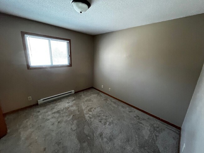 Foto del edificio - 612 Saxonwood Rd