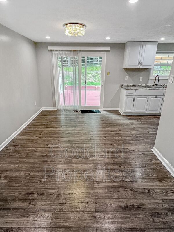 Foto del edificio - 8535 Hayshed Ln