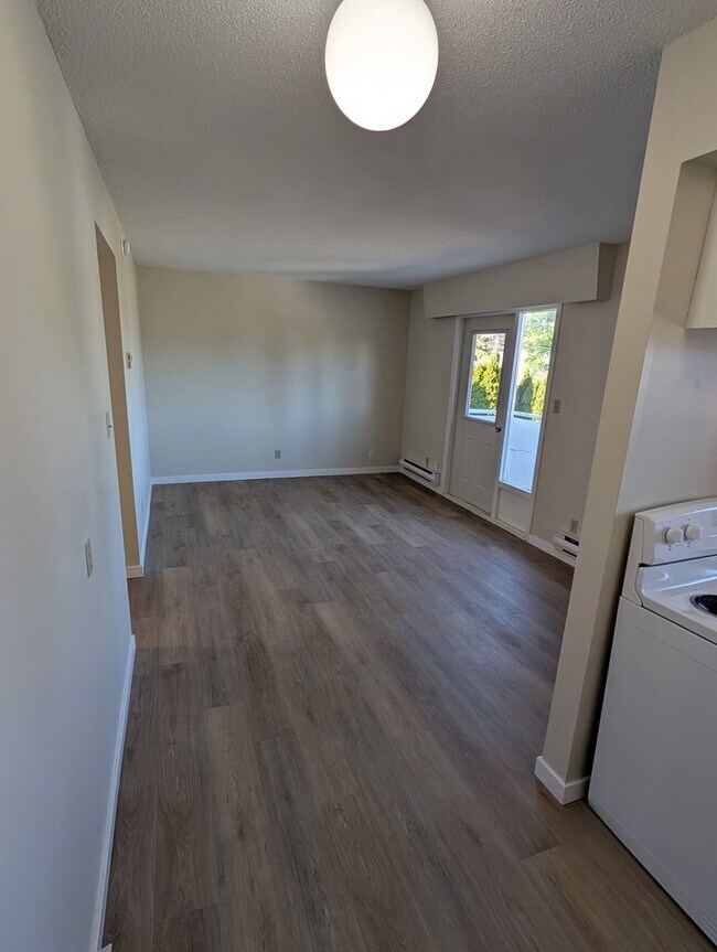 Building Photo - 2212 Redwood St