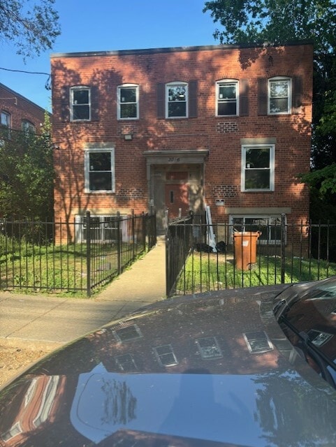 Building Photo - 3016 30th St SE