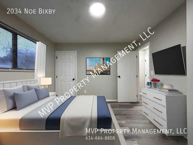Building Photo - Newly Renovated Townhome in South-East Col...