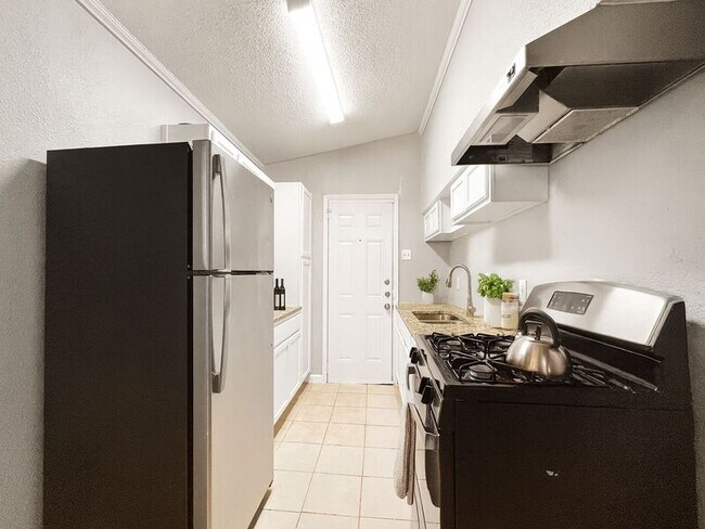 Building Photo - 514 Paza Dr