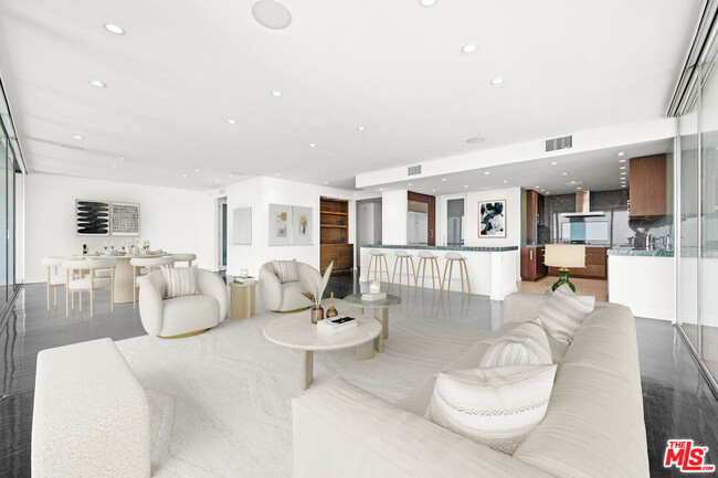 Foto del edificio - 9255 Doheny Rd