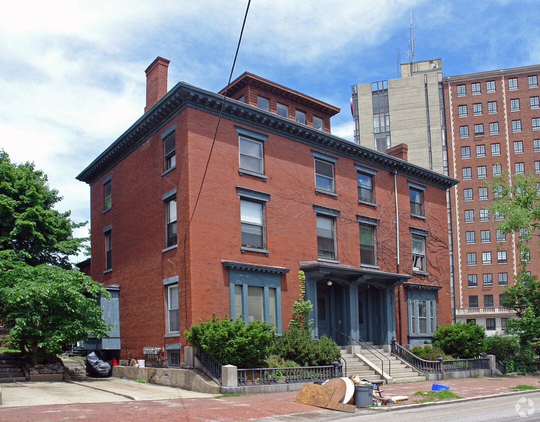 13 Deering St, Portland, ME 04101 Apartments in Portland, ME