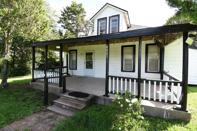 Foto del edificio - 8421 Altimore Rd
