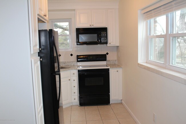 Building Photo - 548 Ocean Blvd