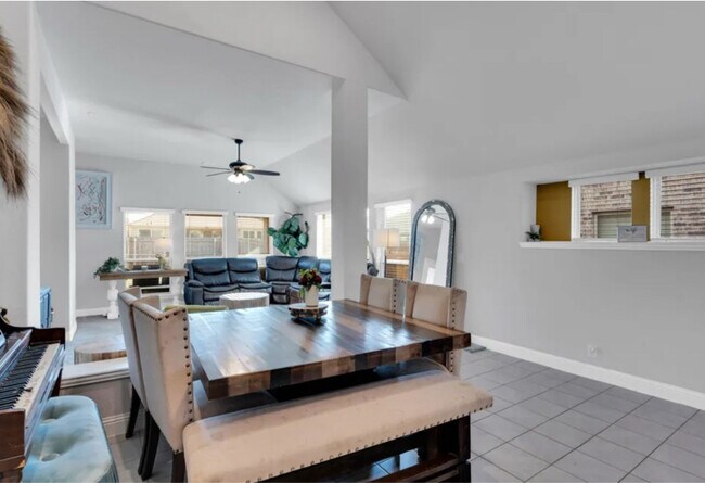 Building Photo - 1129 Snowy Owl Dr