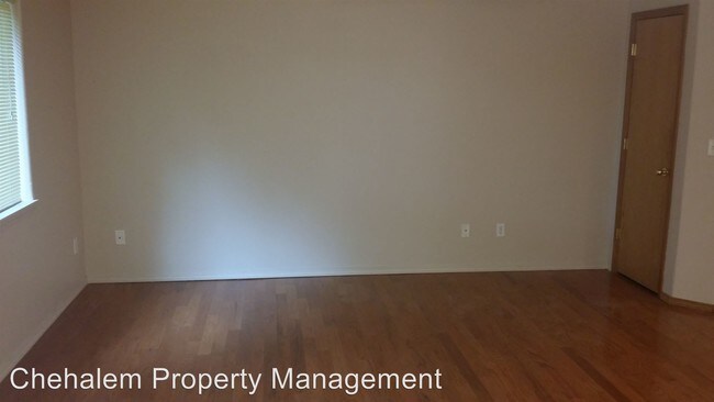 Building Photo - 270 SE Edwards Dr