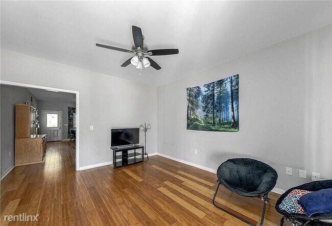 Foto del edificio - 711 Villas Ct