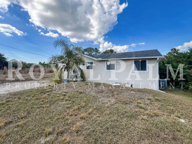 Foto del edificio - 4 Bedrooms, 2 Bathrooms & a Huge Backyard — Spacious Lehigh Acres Home with Pet-Friendly Living o...