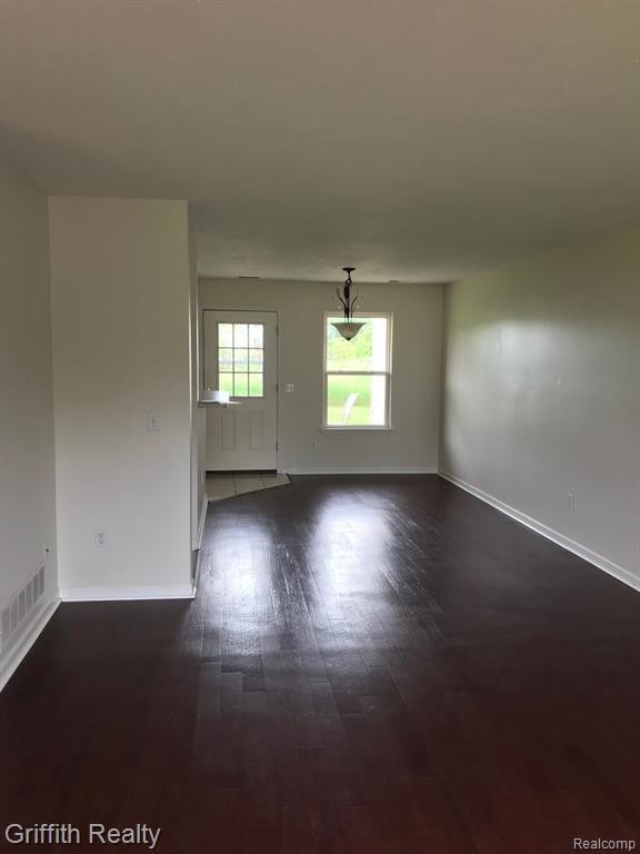Building Photo - 714 Cattail Ln