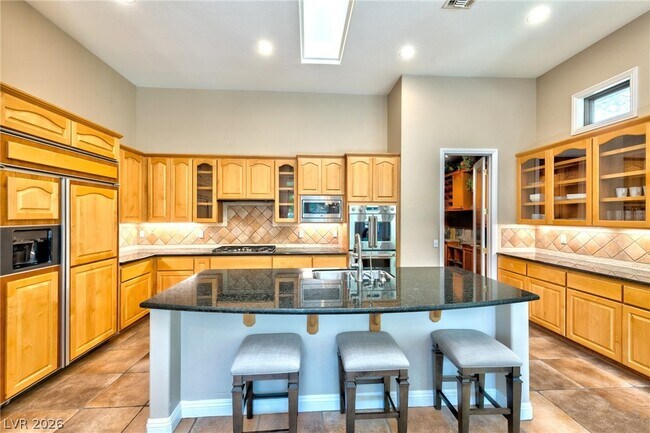 Building Photo - 3 Regent Park Ct