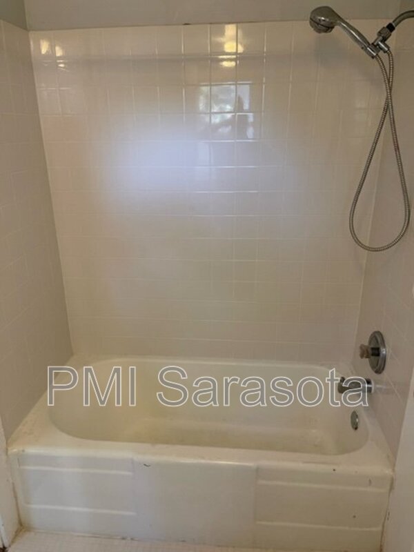 Foto del edificio - 1766 Morrill St